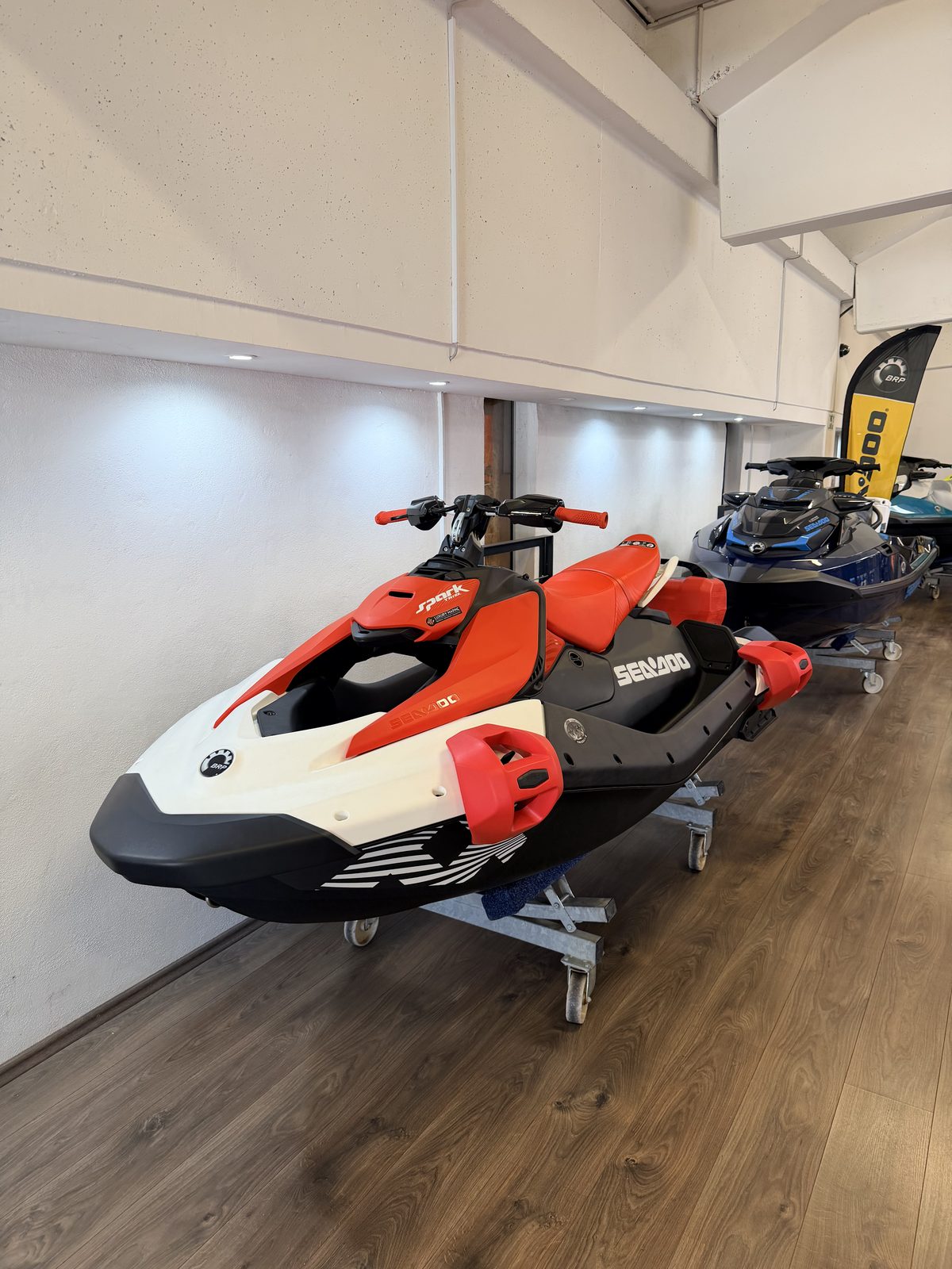Sea-Doo Jetskis im Showroom